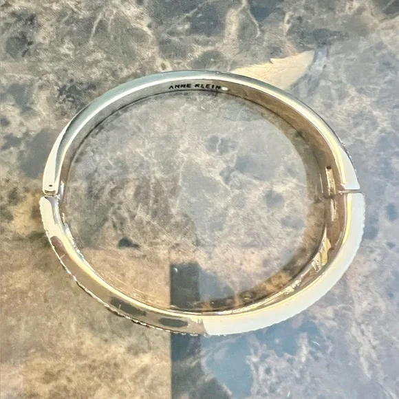 NIB Anne Klein Ruby Red and Gold Bracelet - Picture 6 of 9